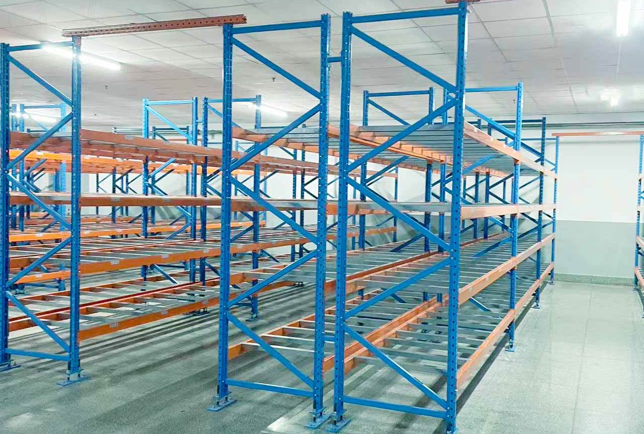 Serie de estanterías CTU fabricadas a medida y diseñadas para proyectos de almacenes automatizados específicos para cada cliente.